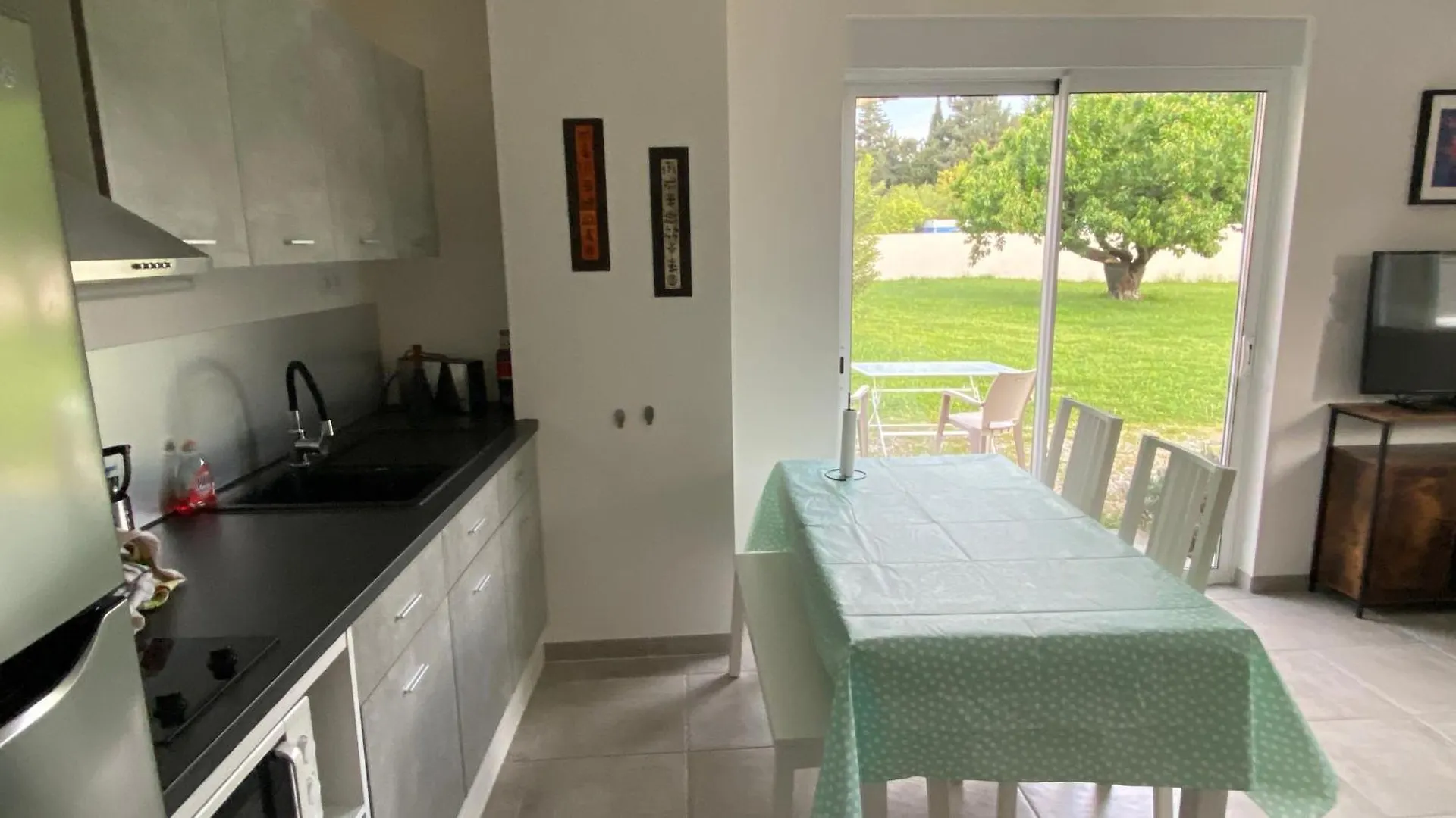 Holiday home Maison Independante Dans Mas Provencal Avignon
